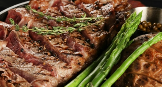 Review Restoran Steak Premium Daging Empuk dan Juicy Sekali
